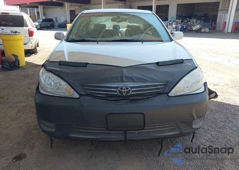 2005 Toyota Camry Xle z USA, uszkodzony, nr VIN 4T1BE32K55U062998